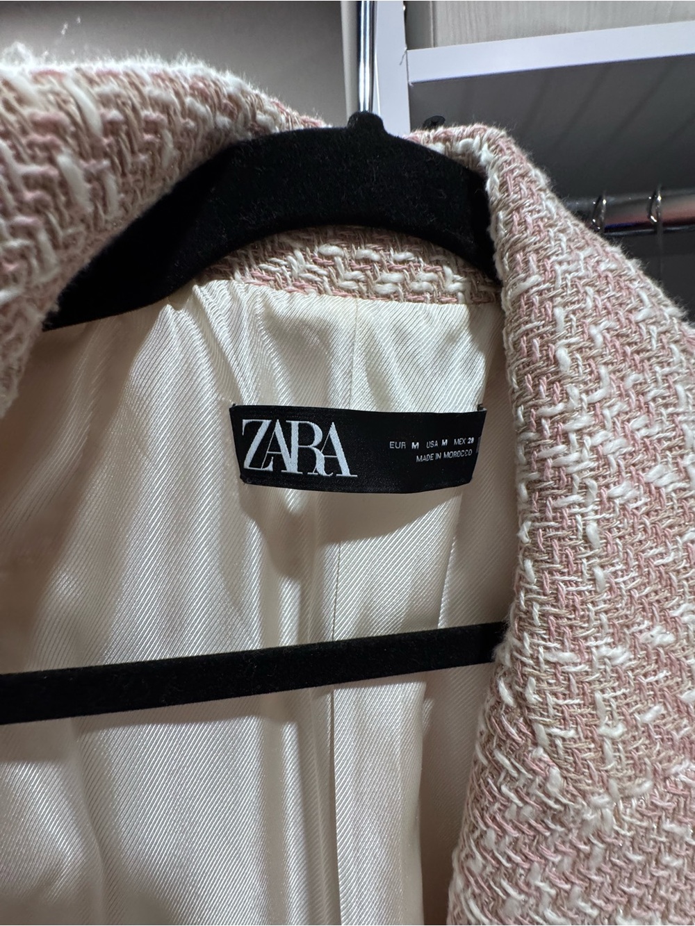 ZARA Pink Tweed Double-Breasted Blazer with Gold Buttons - Picture 4 of 6